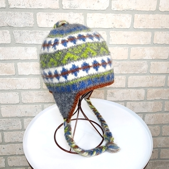 EVEREST Wool Winter Tassel Hat - Picture 2 of 7